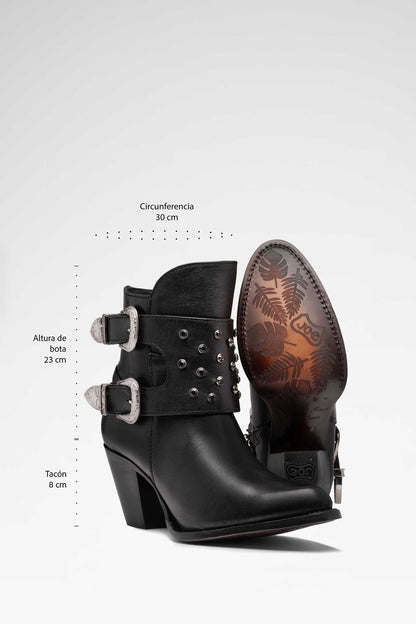 Bota de piel modelo Daniela Pelibuey color Negro