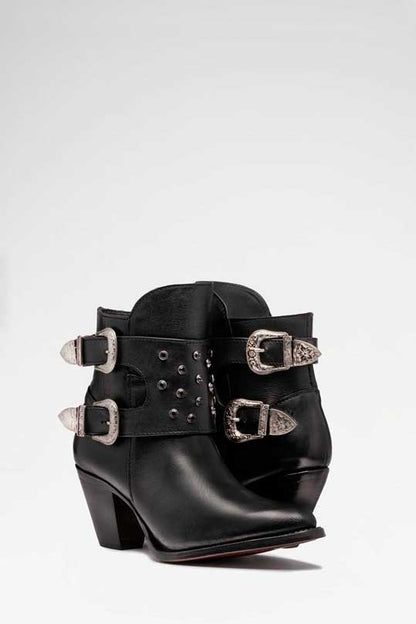 Bota de piel modelo Daniela Pelibuey color Negro