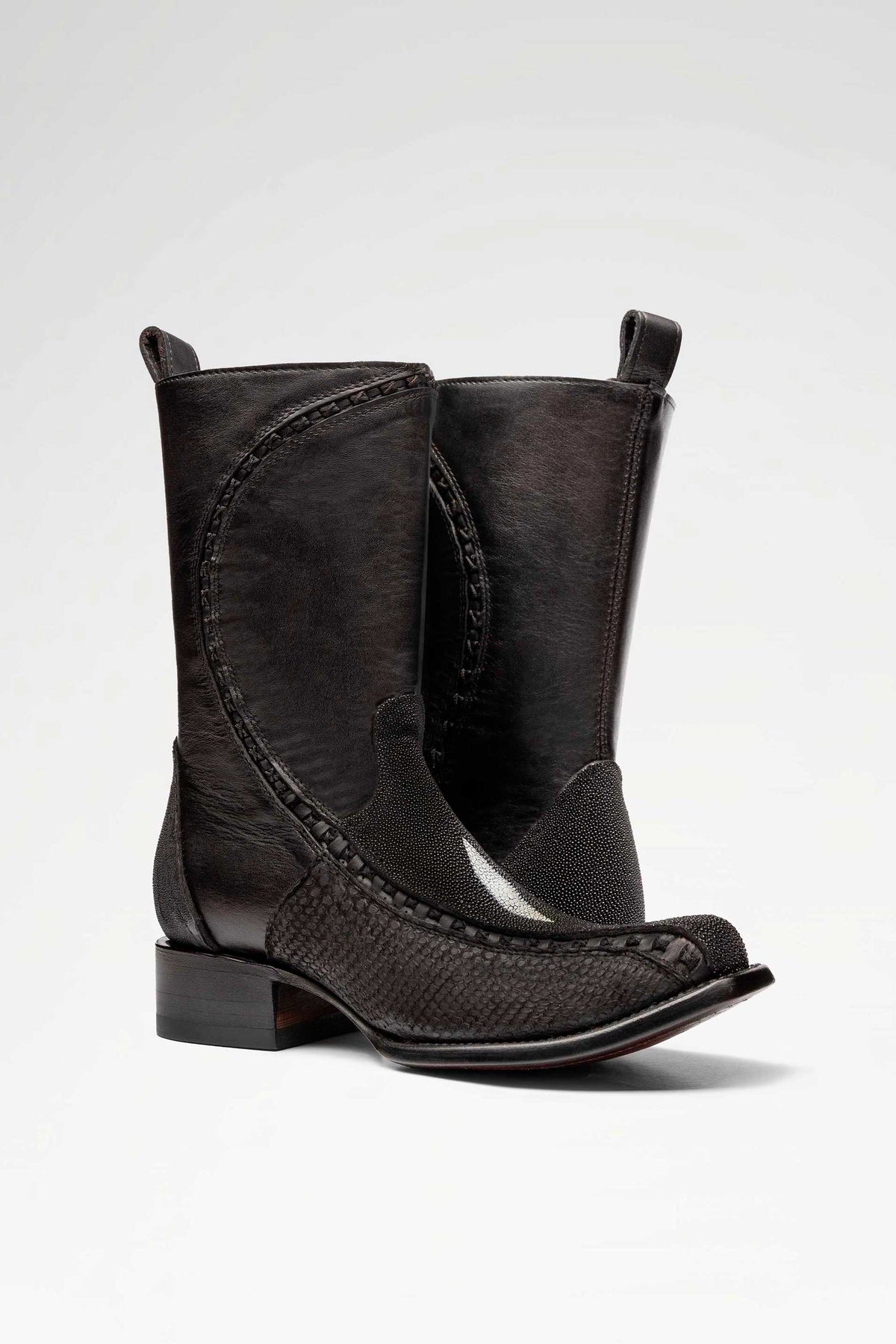Bota de piel Caleb Hudson Mantarraya y Pythoncolor Negro