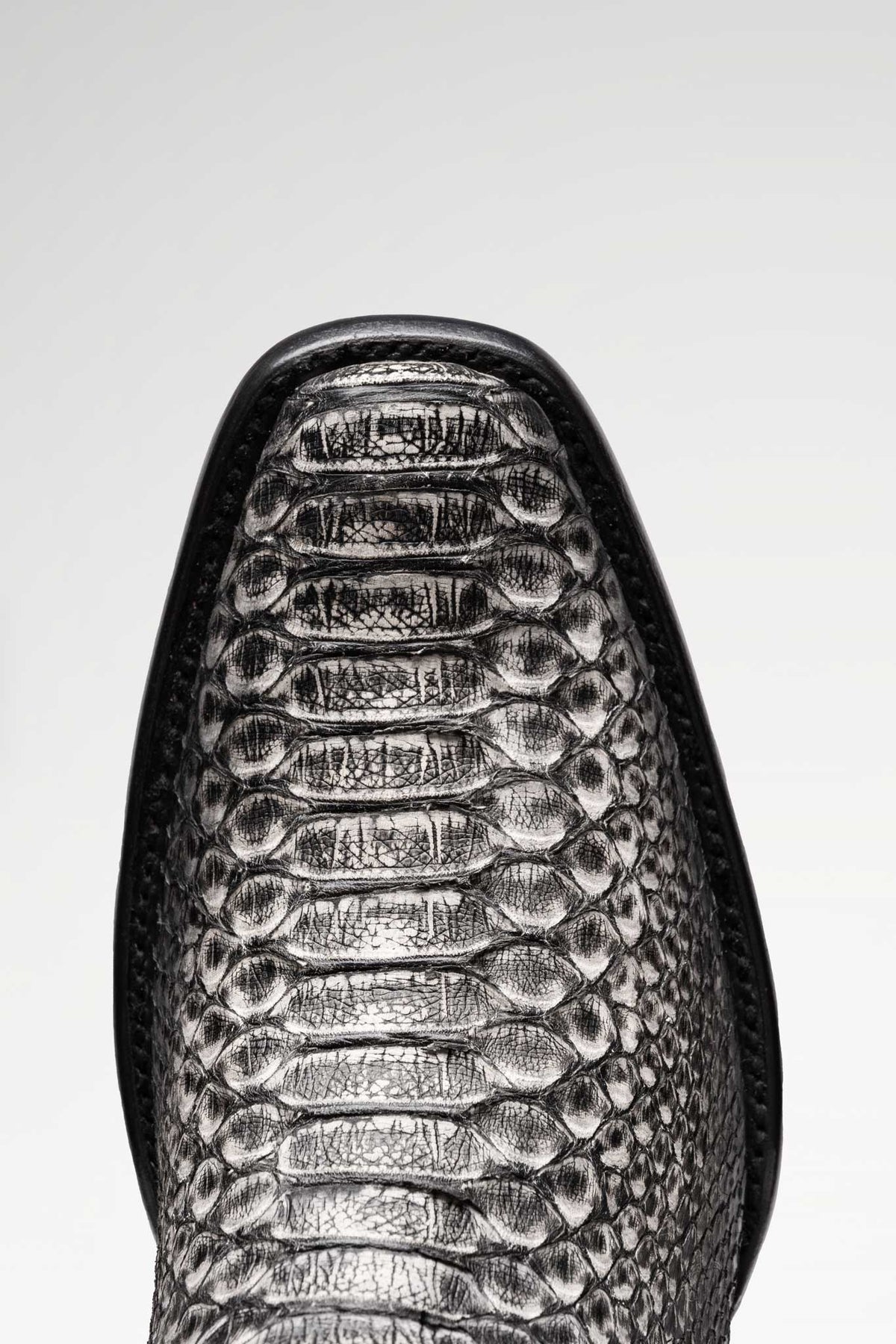 Bota de piel Taycan Python color Gris Oxford