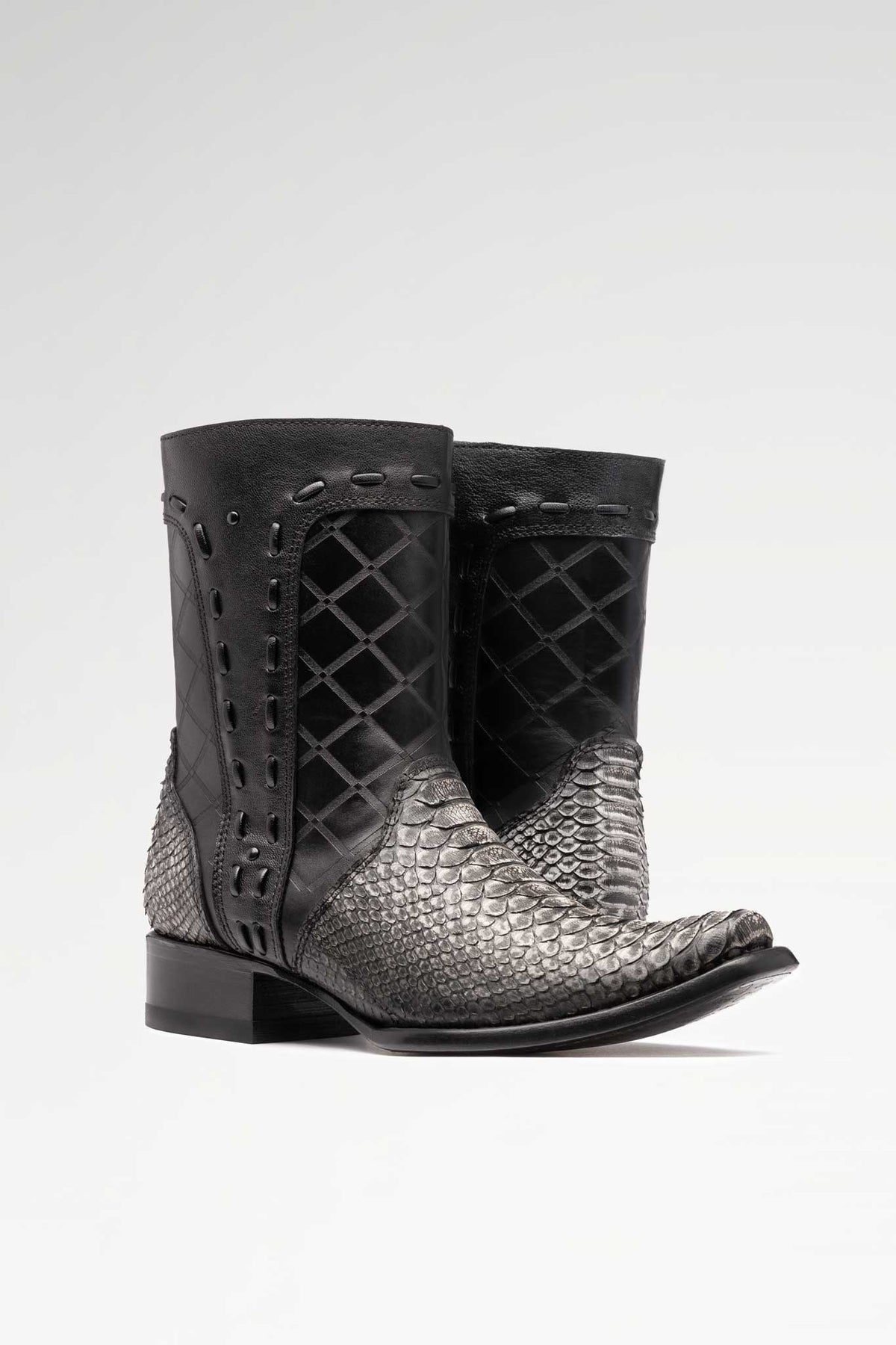 Bota de piel Taycan Python color Gris Oxford